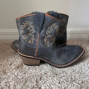 Laredo woman’s sapphyre embroidered round toe mid calf boots 7.5